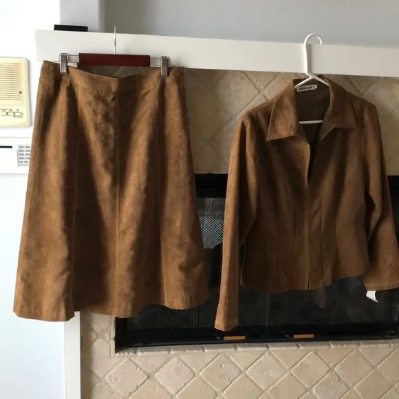 Suede skirt and jacket set - Picture 1 of 8